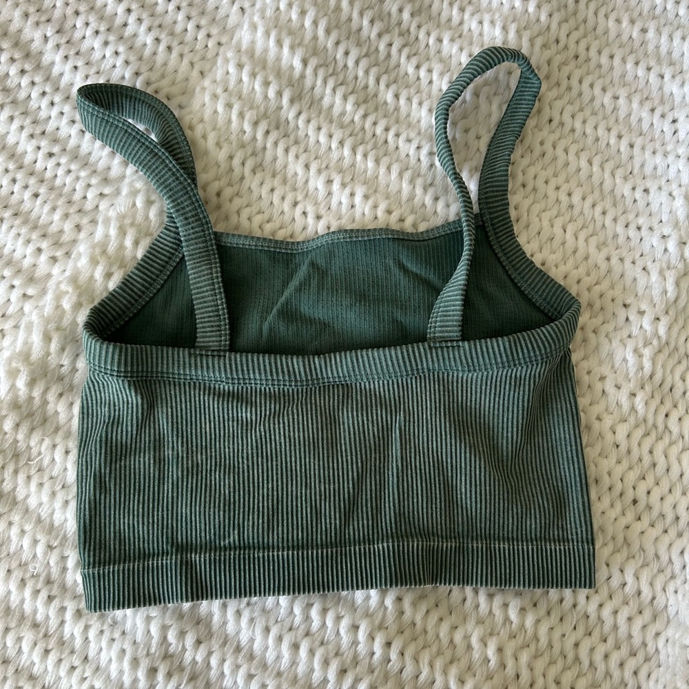 Colsie Green Ribbed crop top - Picture 2 of 4